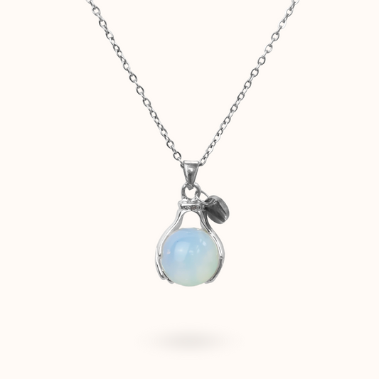 Opalite Embrace Halskette Silber