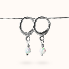 Fijne lijn oorbellen opaal (Purity) bal zilver