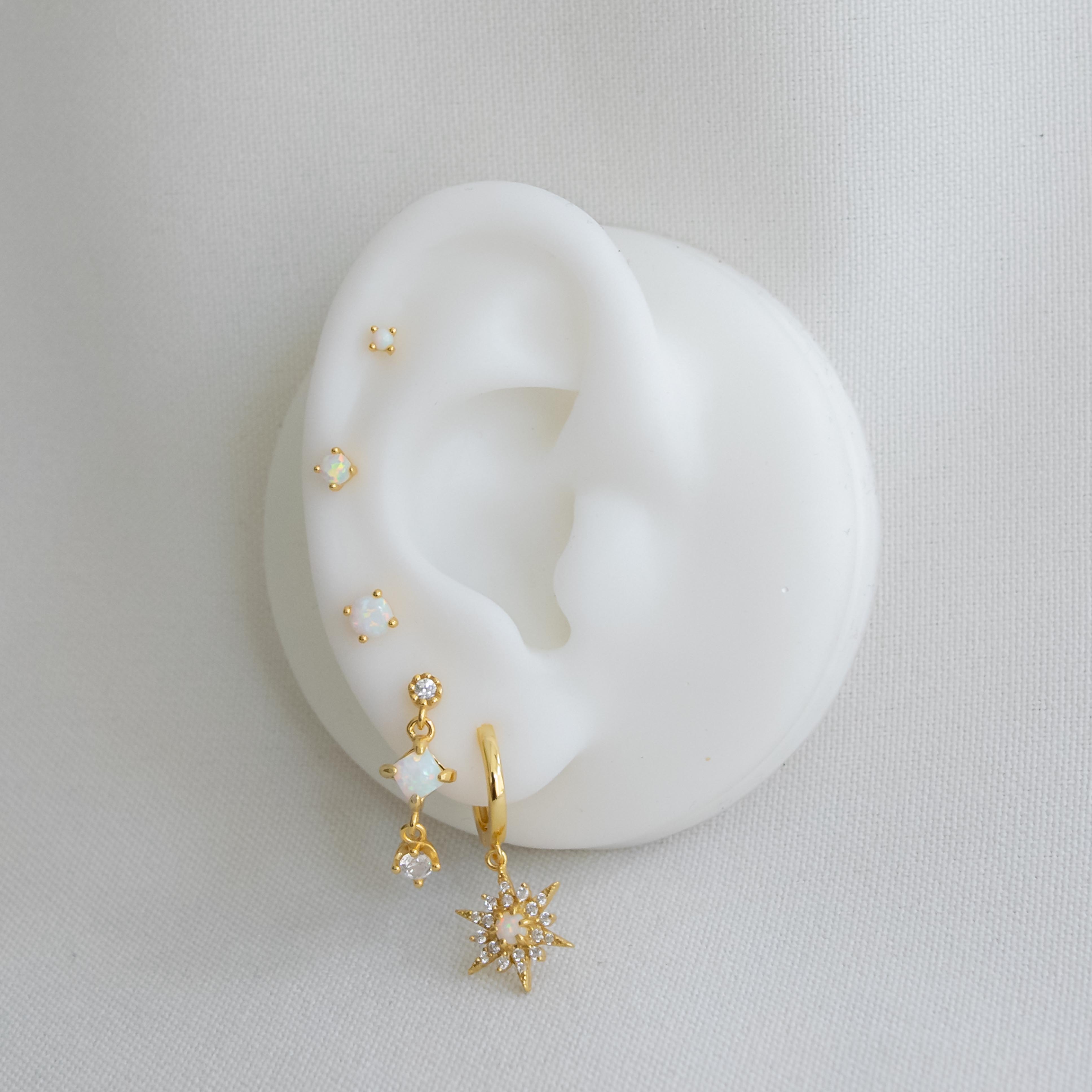 Small Opal Stud Gold (2mm/3mm/4mm)