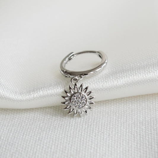 Sprankelende zon oorbel zilver