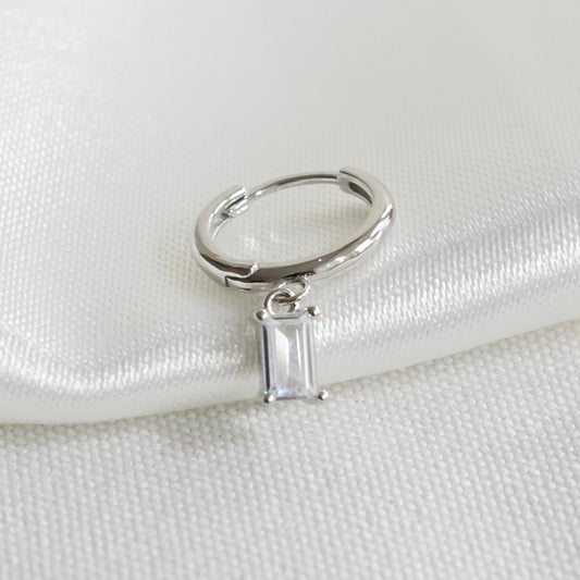 Witte edelsteen oorbel zilver