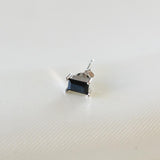 Schwarzer quadratischer Ohrstecker