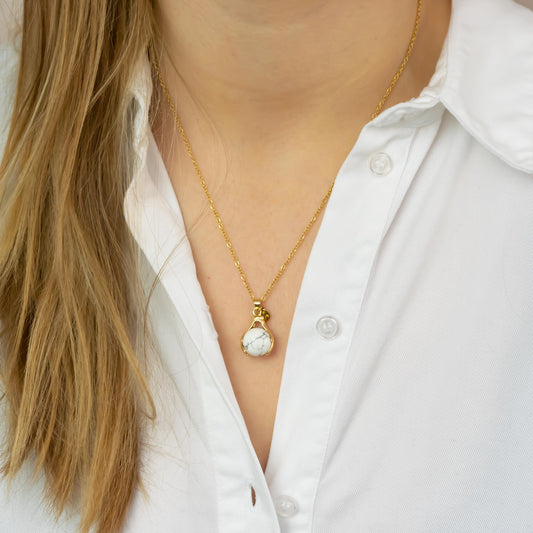 Howlite Embrace Necklace Gold