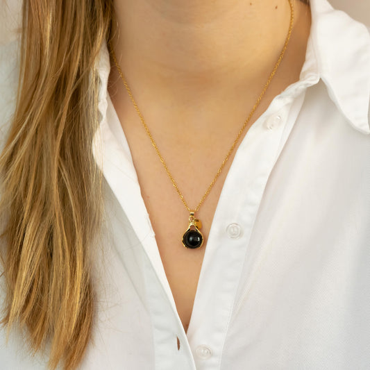 Onyx Embrace Necklace Gold